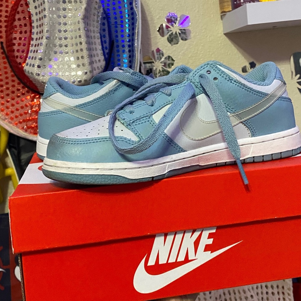 Blue/white youth Nike Dunks size 2.5, gently used